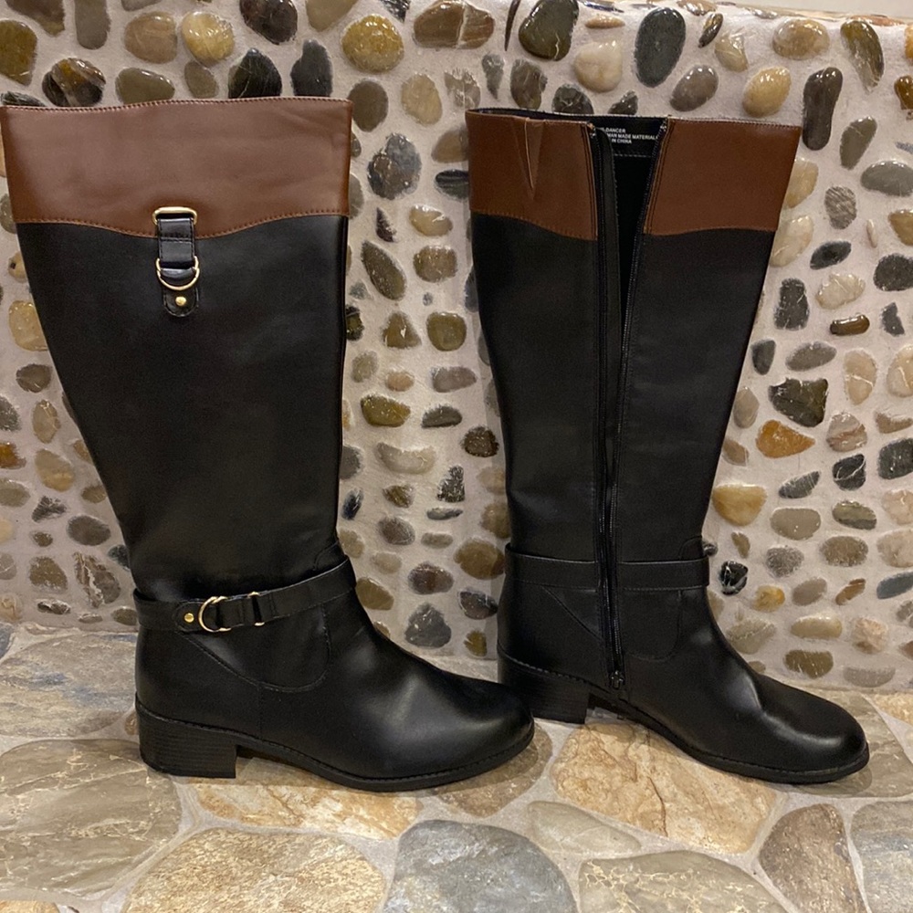 Women size 10 Valerie Steven’s boot. NEW